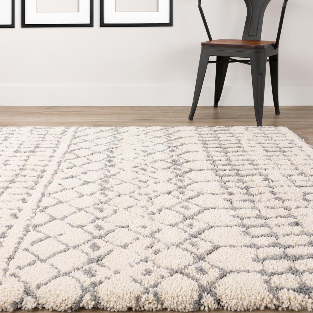 Marquee MQ2 Ivory/Metal 2'3" x 7'5" Runner Rug. Picture 9