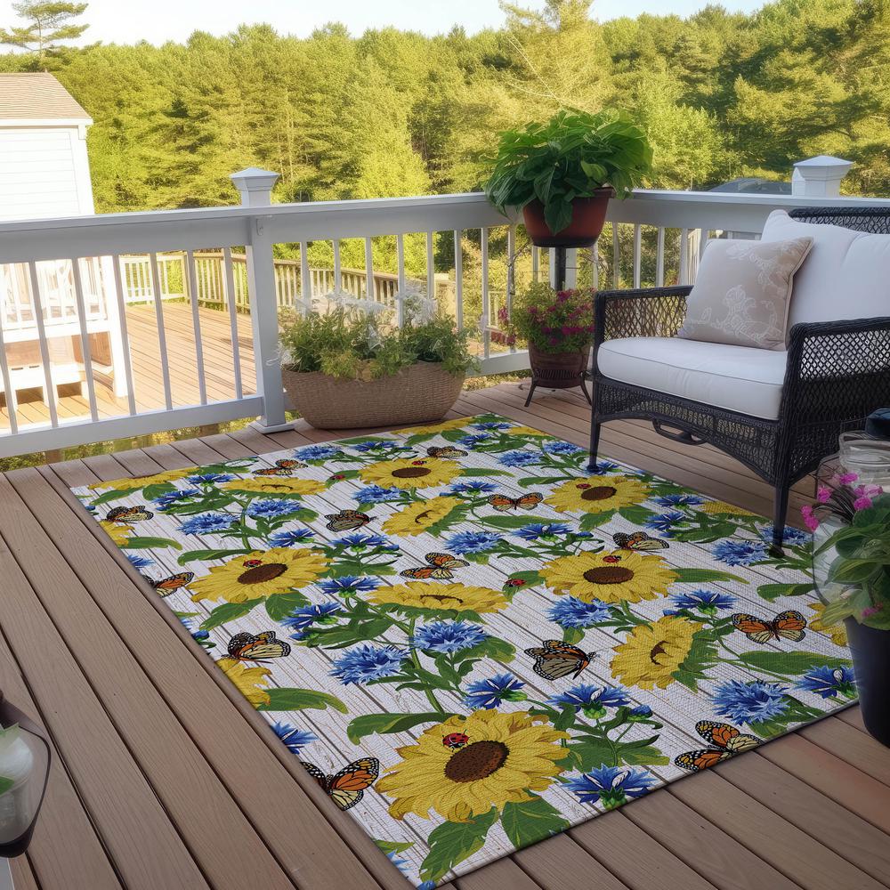 Indoor/Outdoor Kendall KE16 Putty Washable 2'6" x 3'10" Rug. Picture 7