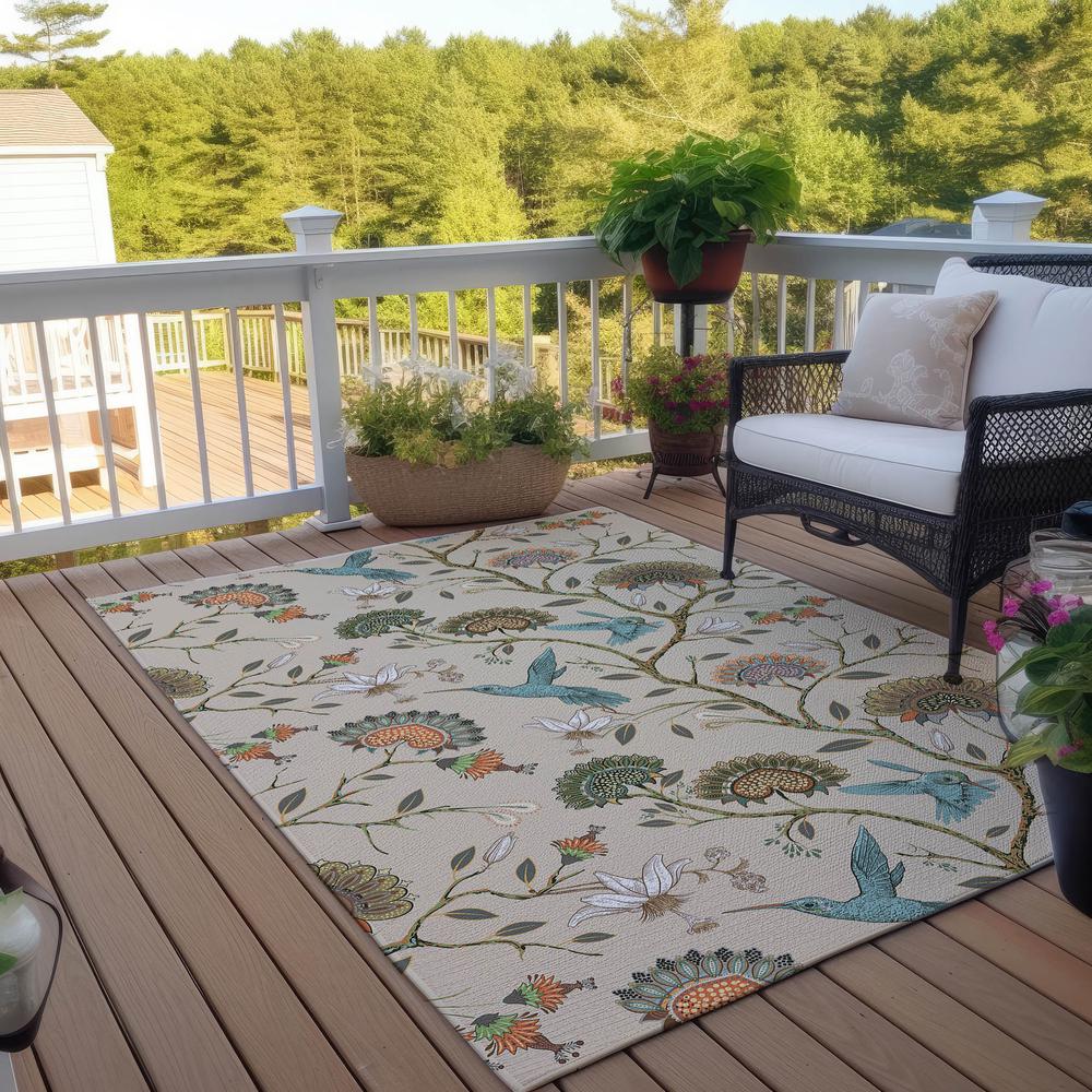 Indoor/Outdoor Kendall KE19 Putty Washable 2'6" x 3'10" Rug. Picture 7