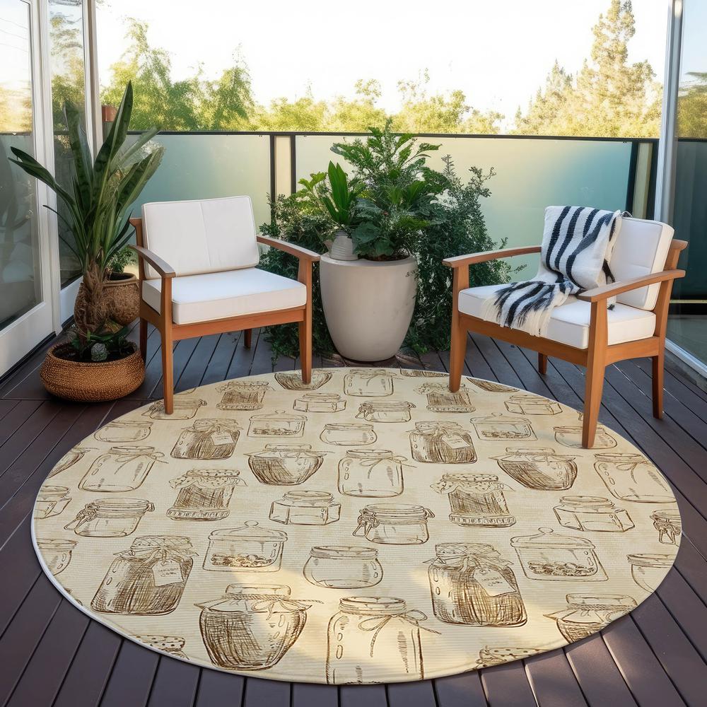Indoor/Outdoor Kendall KE18 Parchment Washable 8' x 8' Round Rug. Picture 9