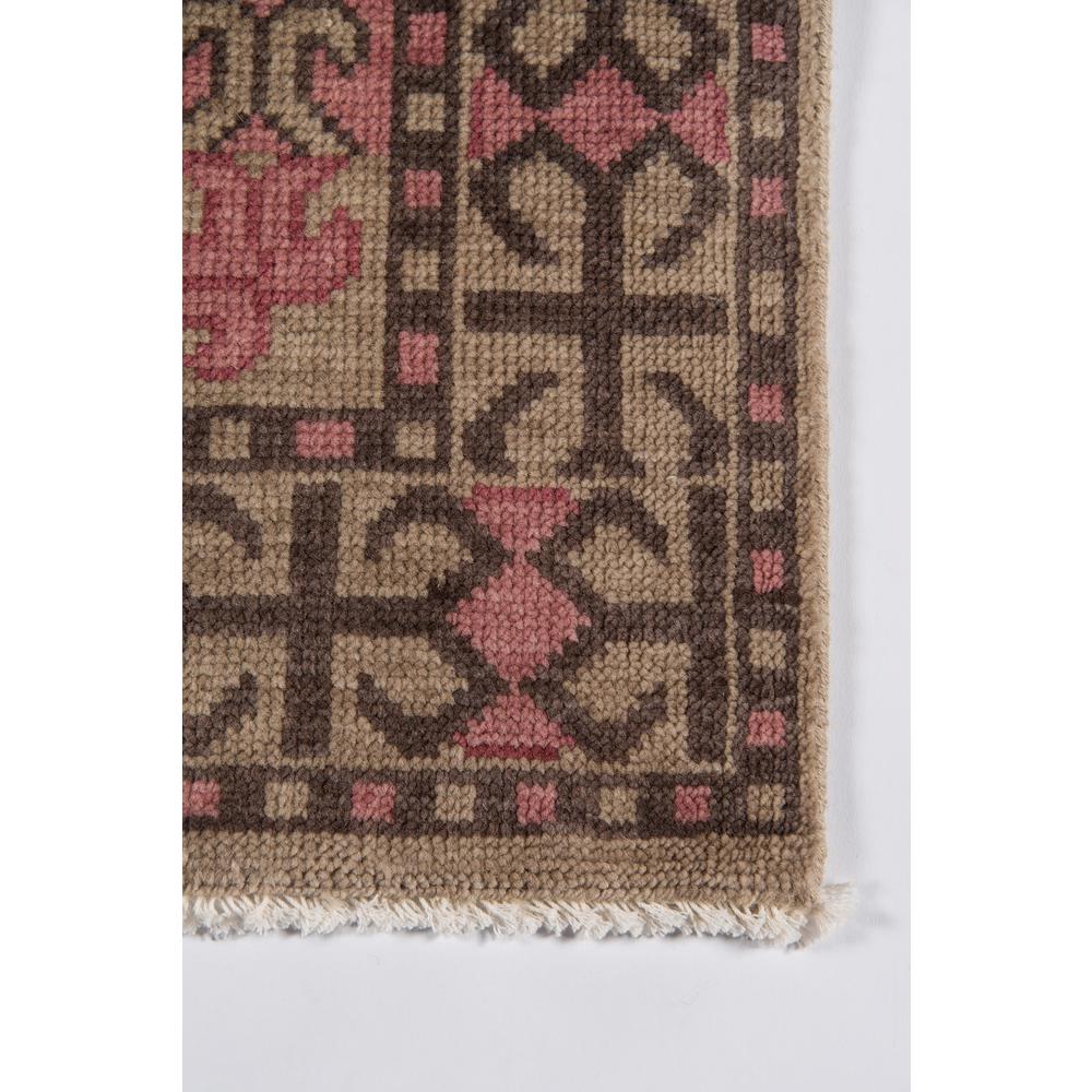Traditional Rectangle Area Rug, Pink, 3'9" X 5'9". Picture 3