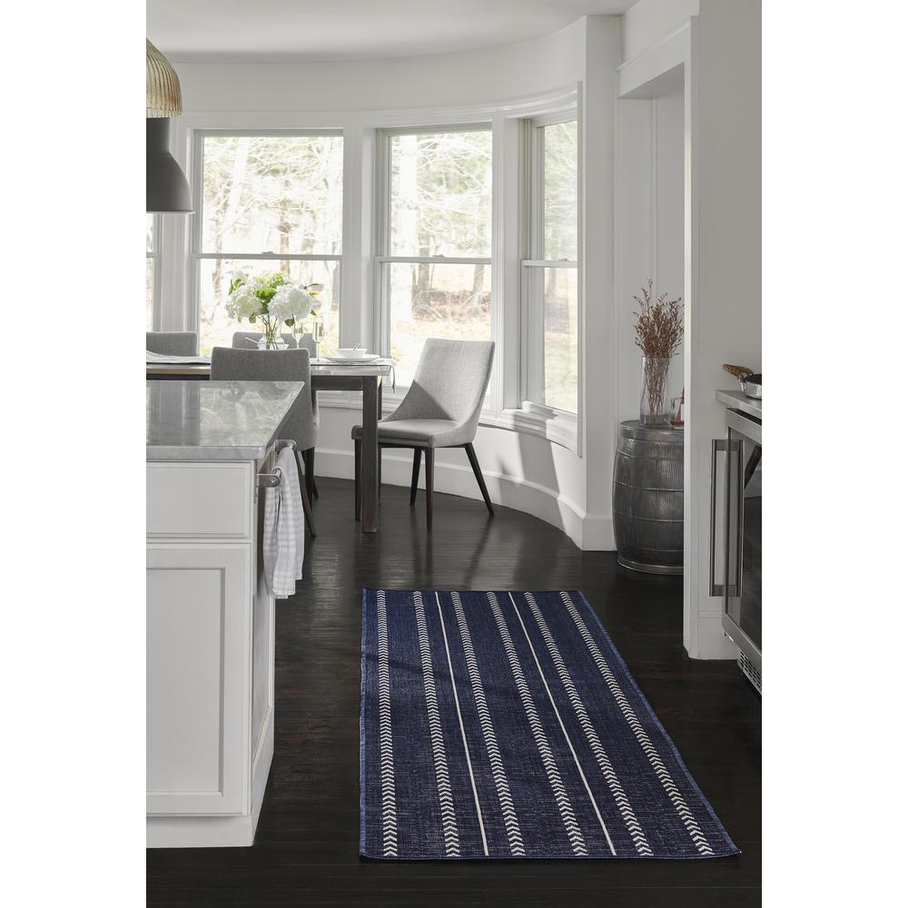 Transitional Rectangle Area Rug, Navy, 5'3" X 7'. Picture 11