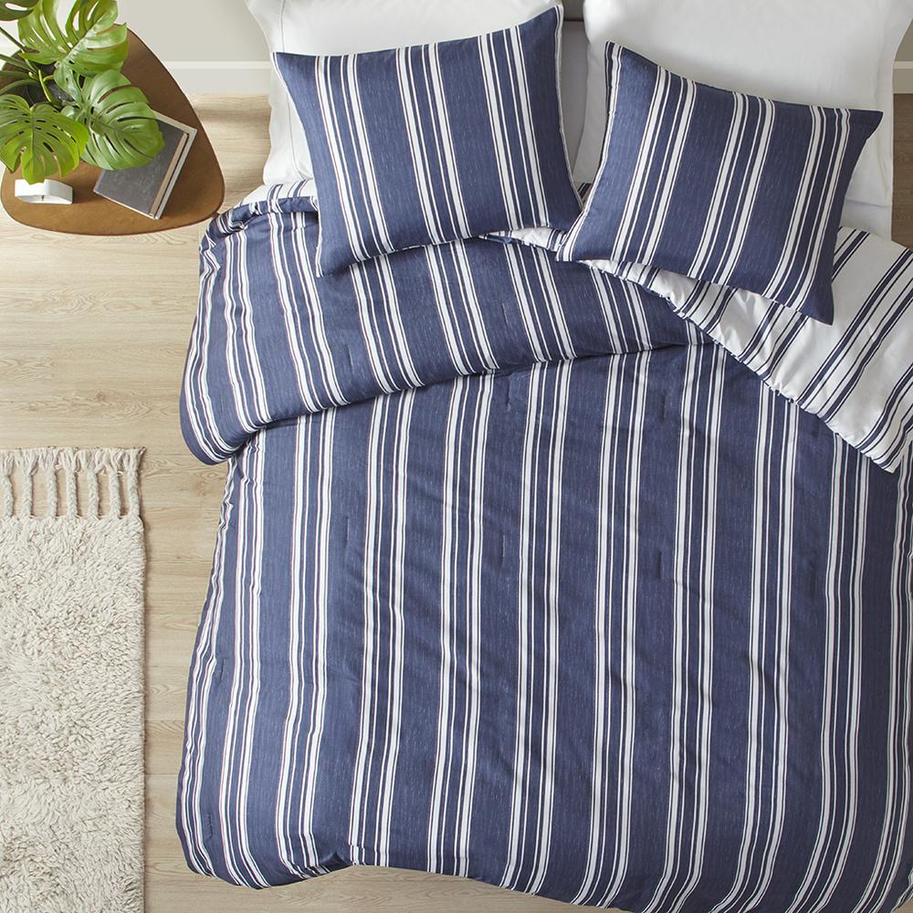 Striped Reversible Comforter Set. Picture 1