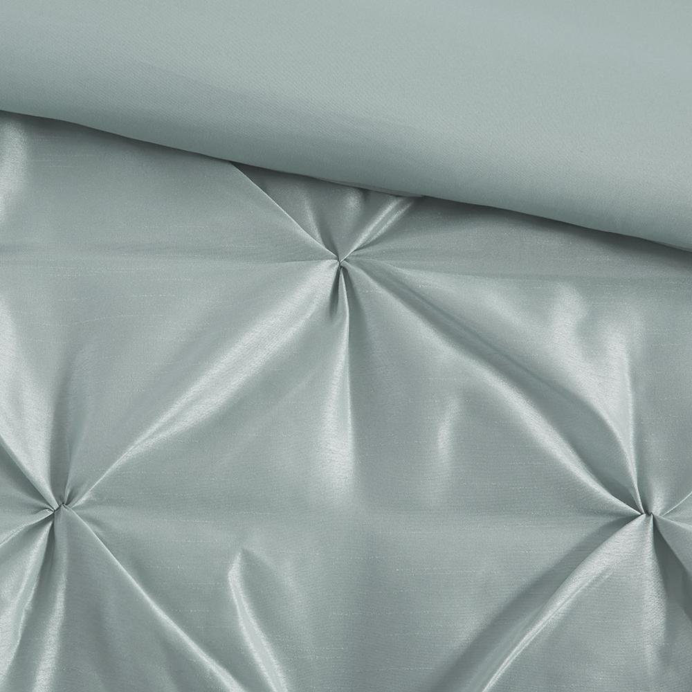 7 Piece Tufted Comforter Set. Picture 1