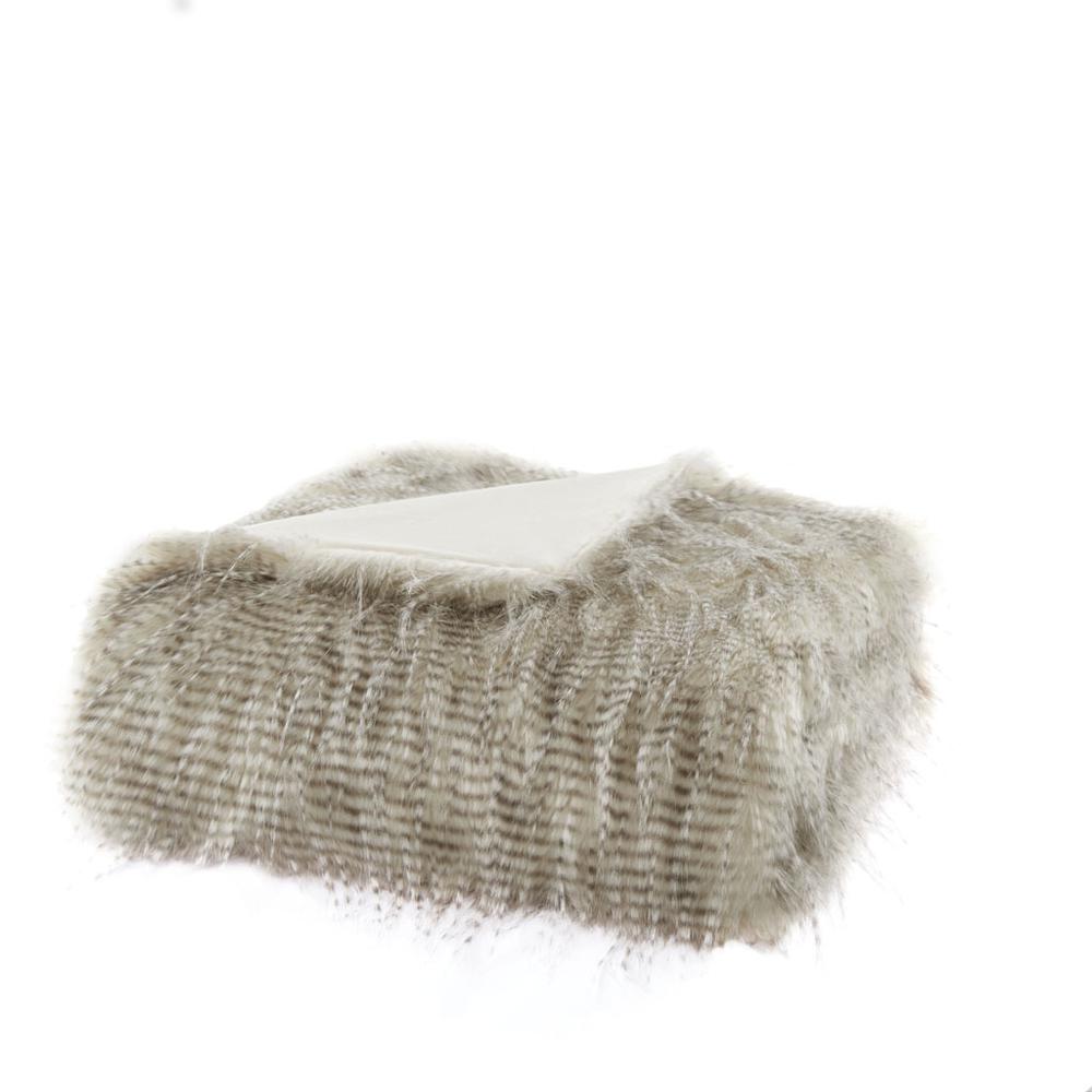 Faux Fur Throw. Picture 1