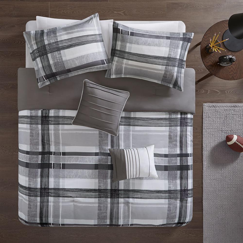 Plaid Comforter Set. Picture 1