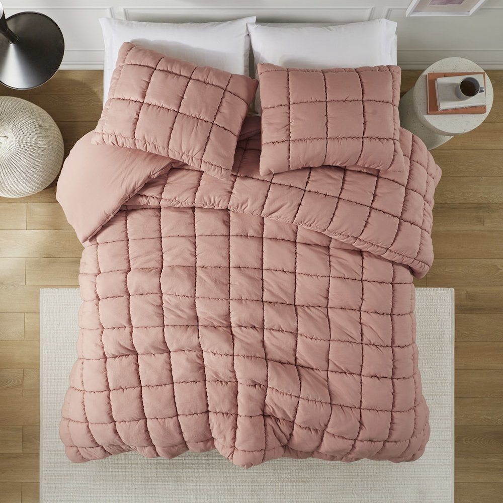 Dream Puff Down Alternative Comforter Set in Rose Color. Picture 3