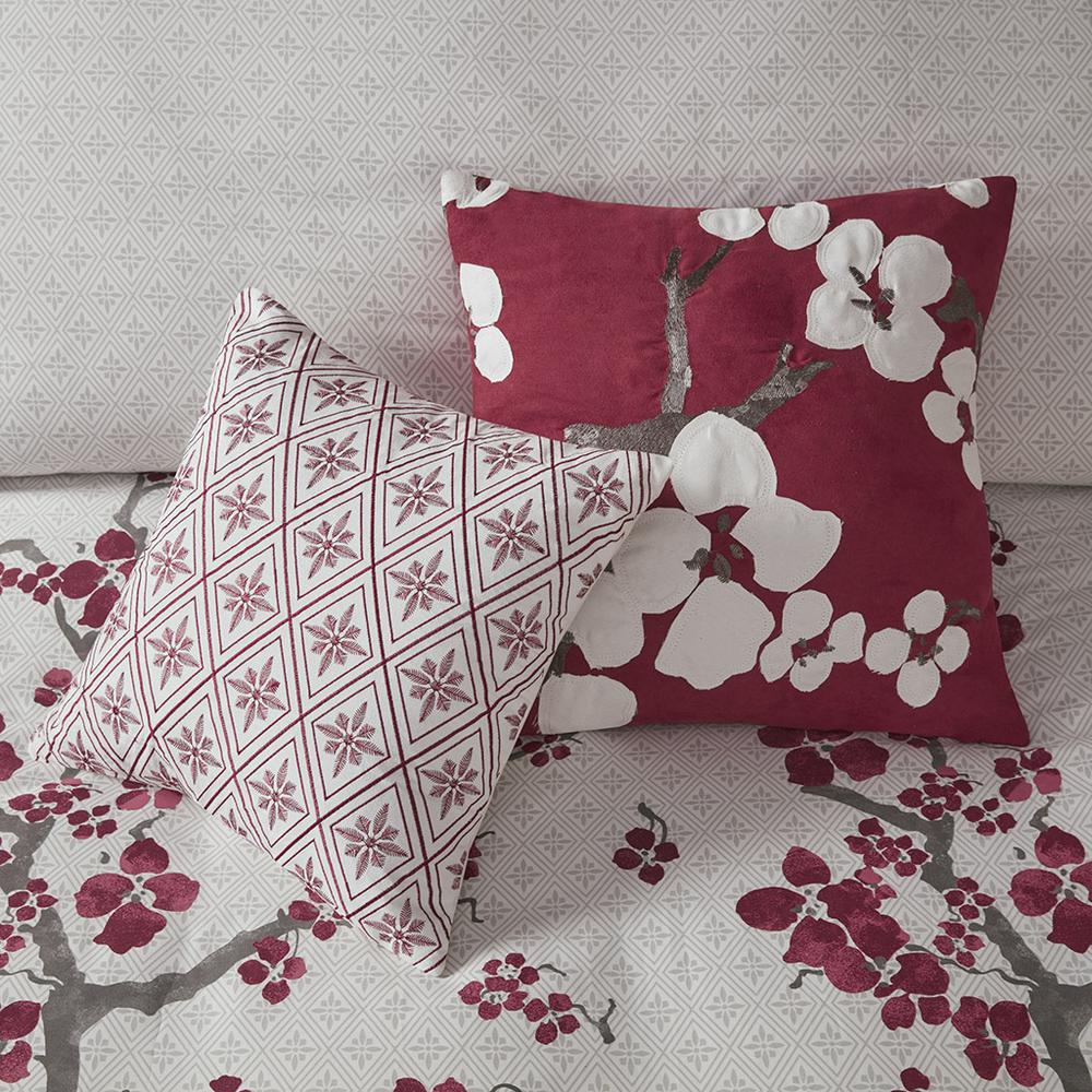 Square Pillow. Picture 1