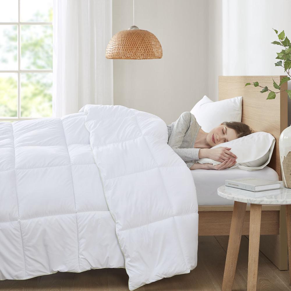 Anti-Microbial Down Alternative Comforter. Picture 5