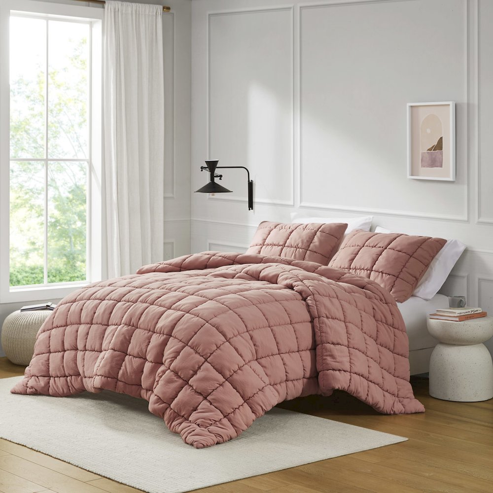 Dream Puff Down Alternative Comforter Set in Rose Color. Picture 1