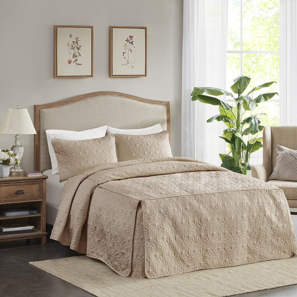 3 Piece Split Corner Pleated Quilted Bedspread. Picture 4