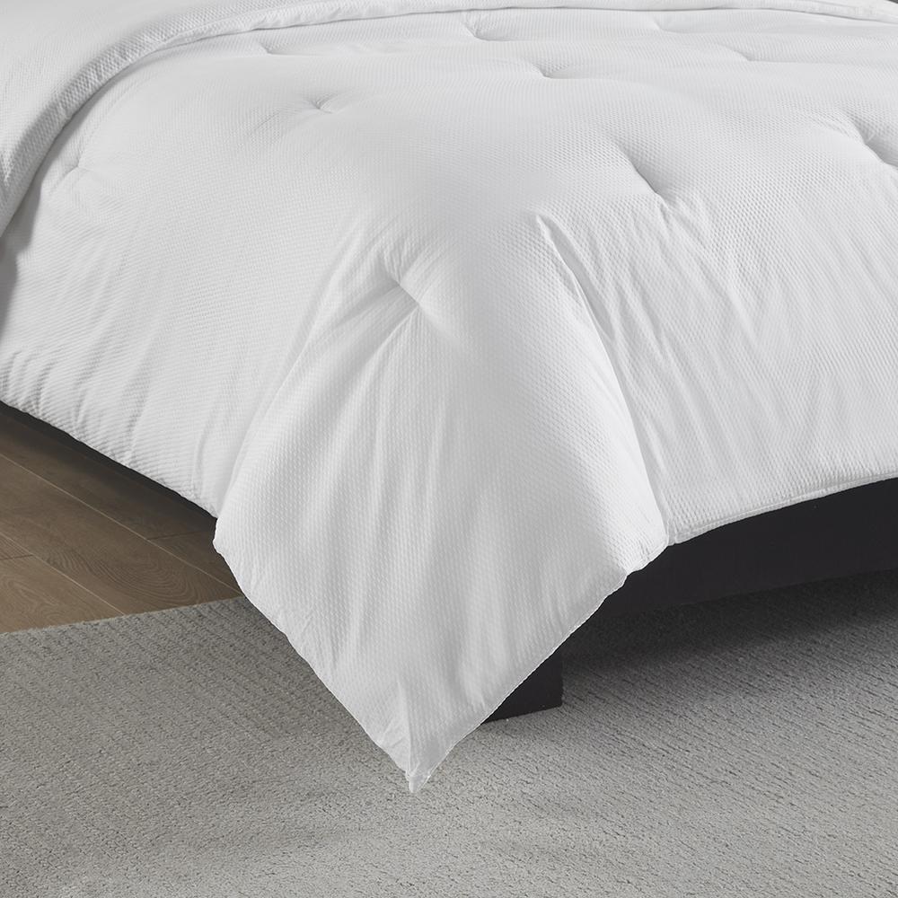 Oversized Down Alternative Comforter. Picture 5