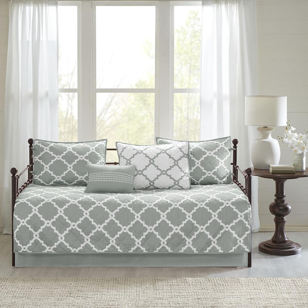 6 Piece Reversible Daybed Set. Picture 5