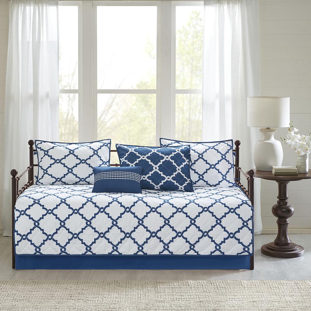 6 Piece Reversible Daybed Set. Picture 5