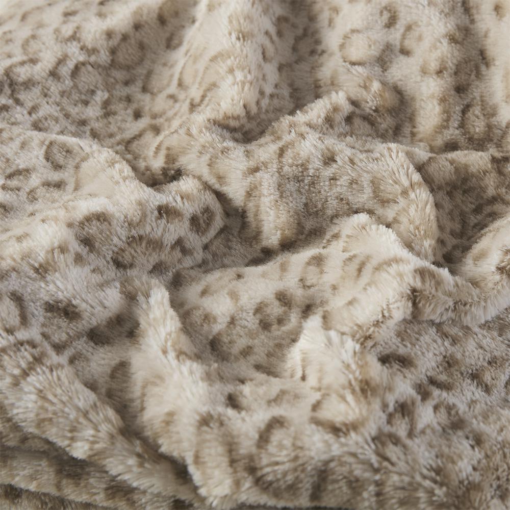 Oversized Faux Fur Throw. Picture 5