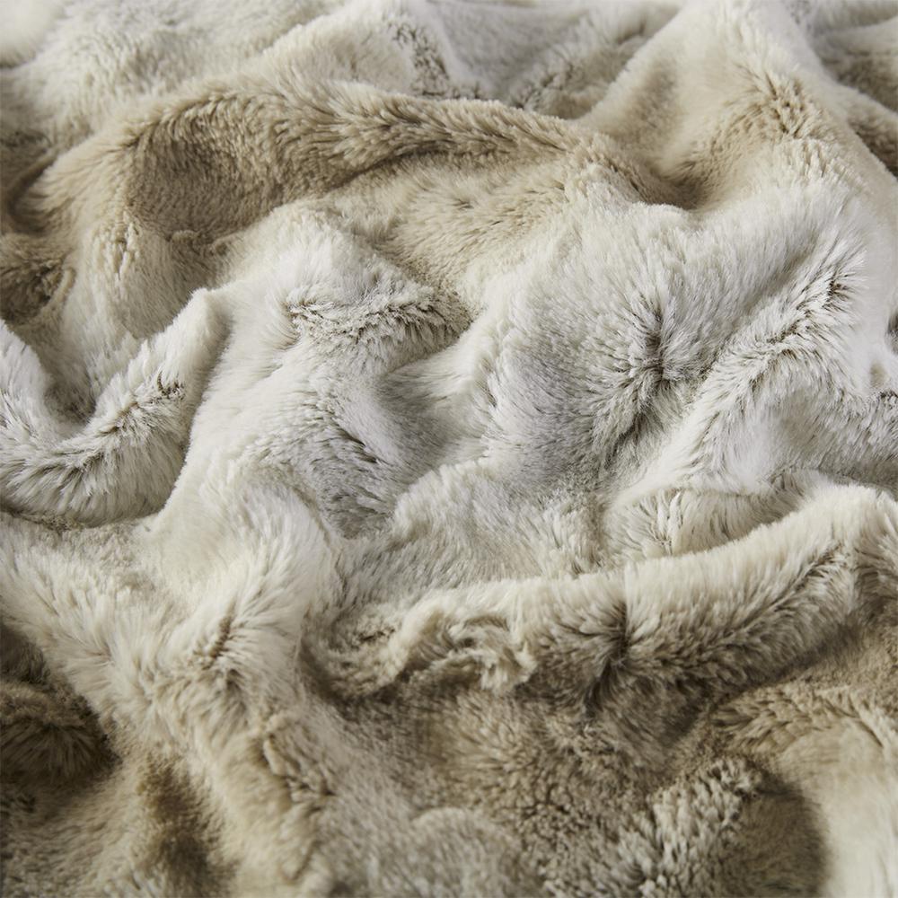 Oversized Faux Fur Throw. Picture 5