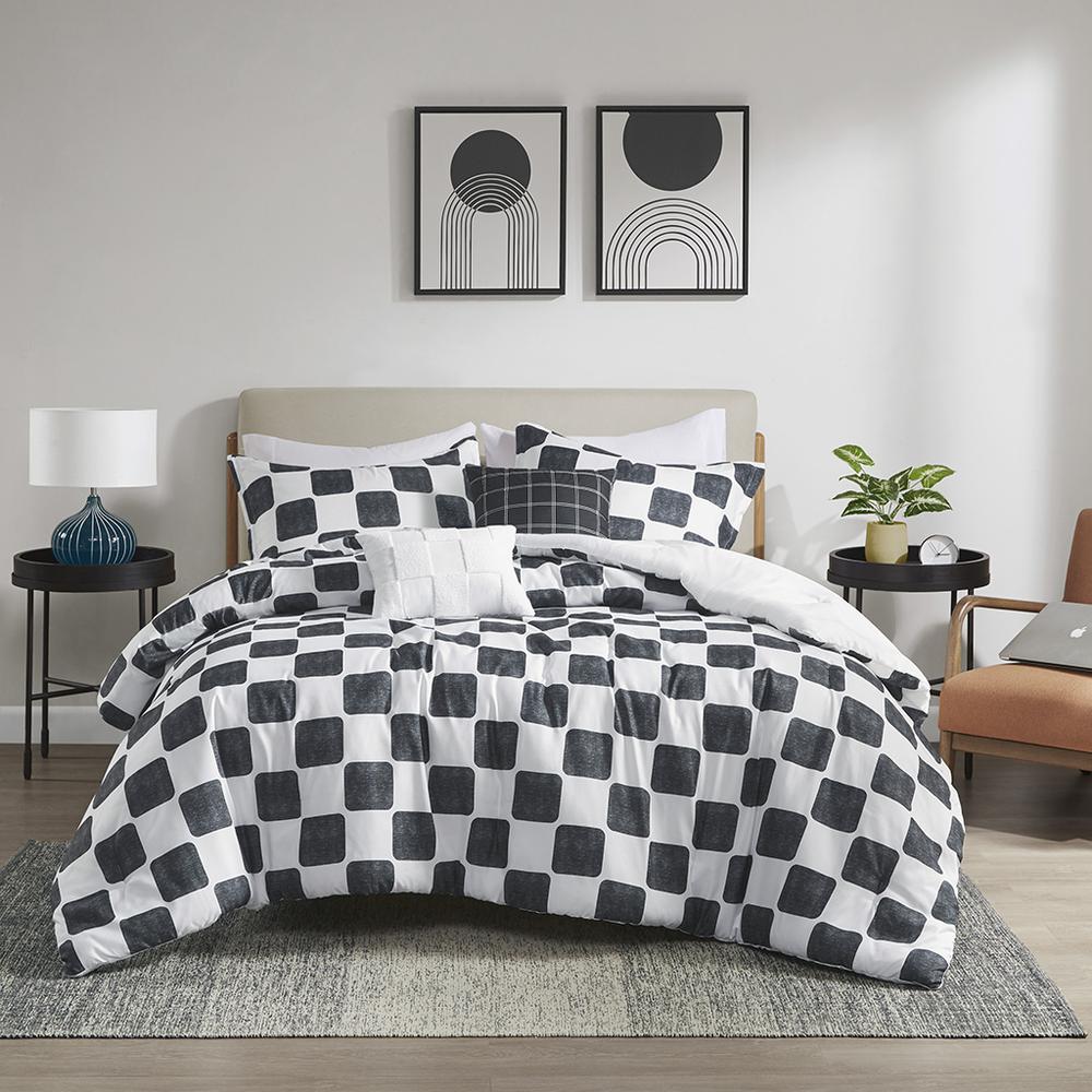 Checkered Comforter Set. Picture 2