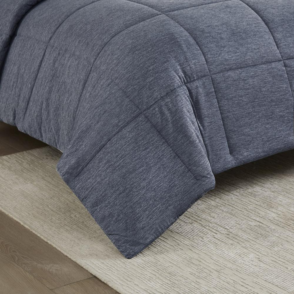 Oversized Down Alternative Comforter. Picture 2
