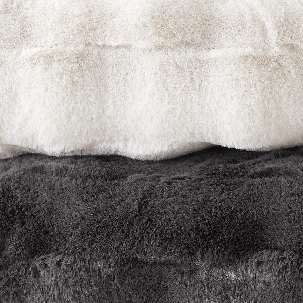 Faux Fur Throw. Picture 1