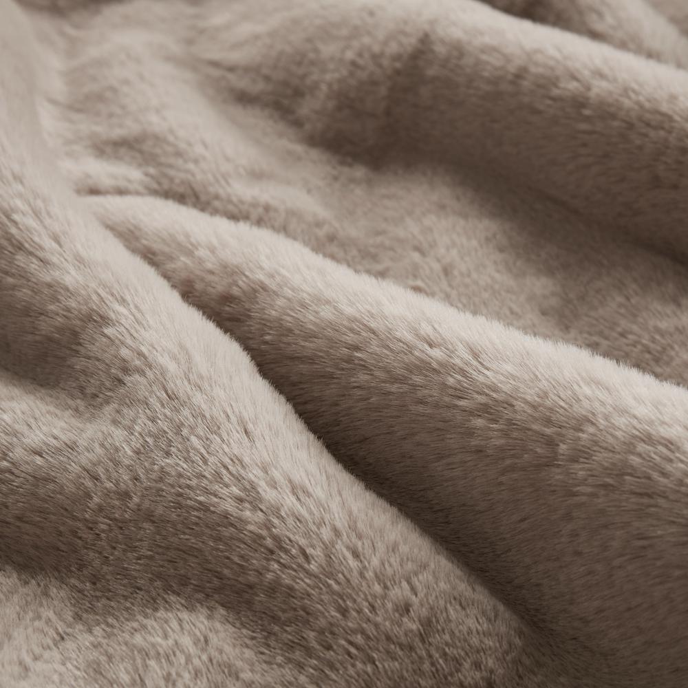 Solid Faux Fur Throw. Picture 2