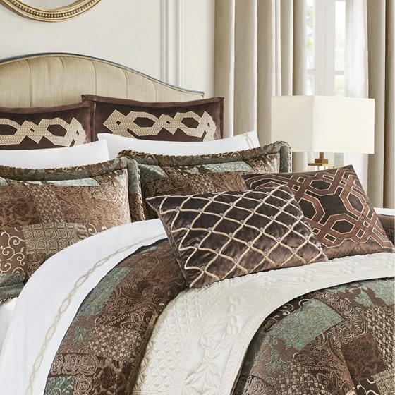 100% Polyester Galleria Comforter Set, Brown, Queen, Belen Kox. Picture 1