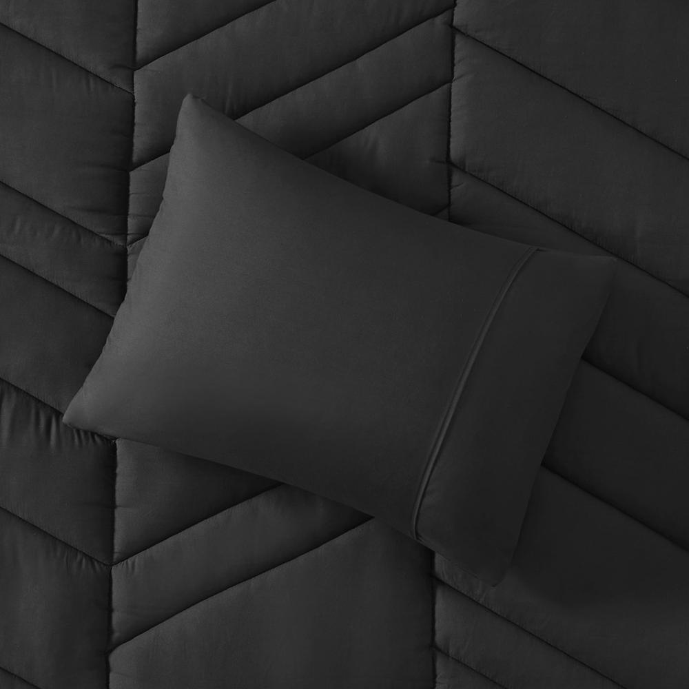 Quilted Chevron Comforter Set. Picture 1
