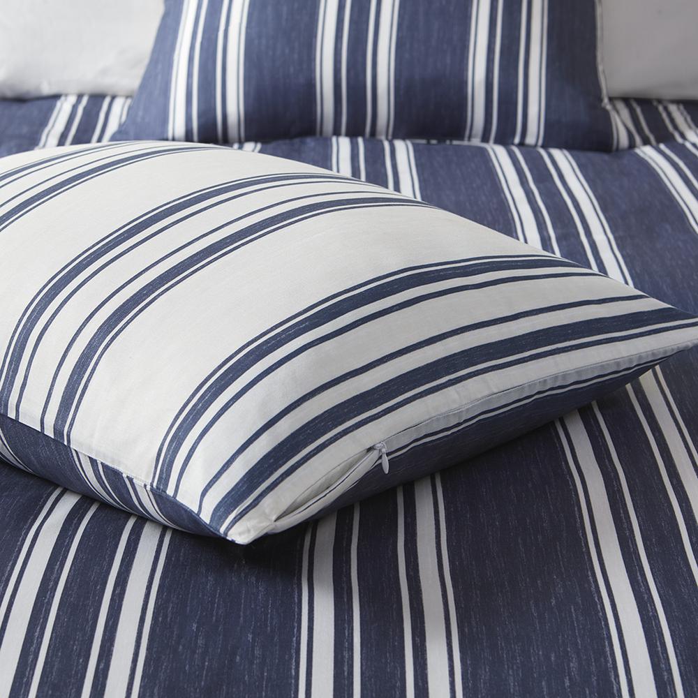 Striped Reversible Comforter Set. Picture 3