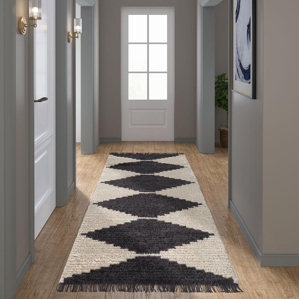 100% PES Allure Black and Ivory Modern Area Rug, Black/Ivory (MP35-7594). Picture 3