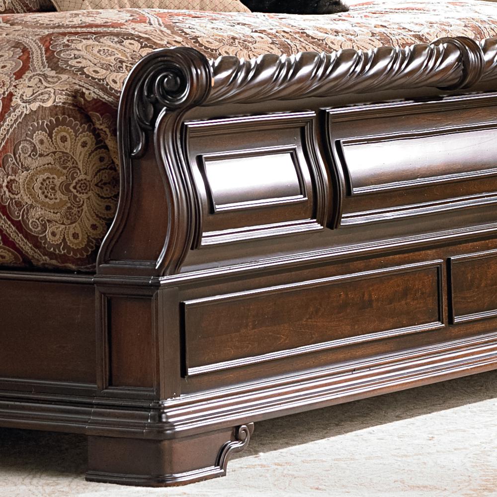Queen Sleigh Bed. Picture 4
