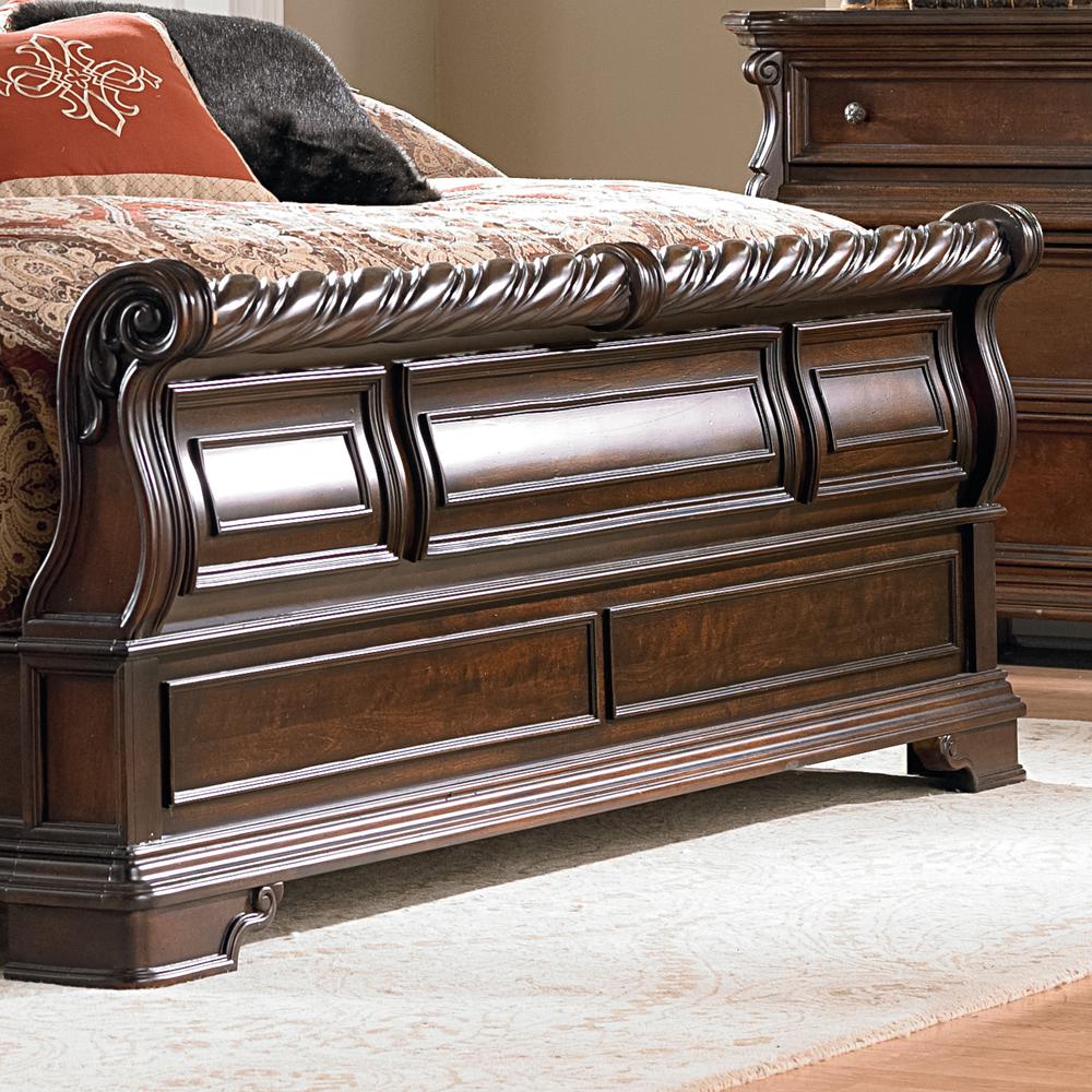 Queen Sleigh Bed. Picture 5