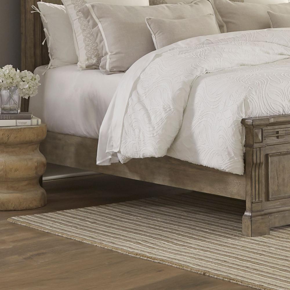 Liberty Furniture Town and Country King Panel Bed in Dusty Taupe. Picture 4