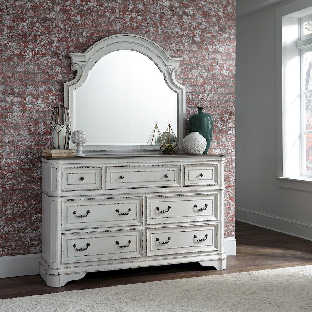 King California Panel Bed, Dresser & Mirror, Chest, Night Stand. Picture 4