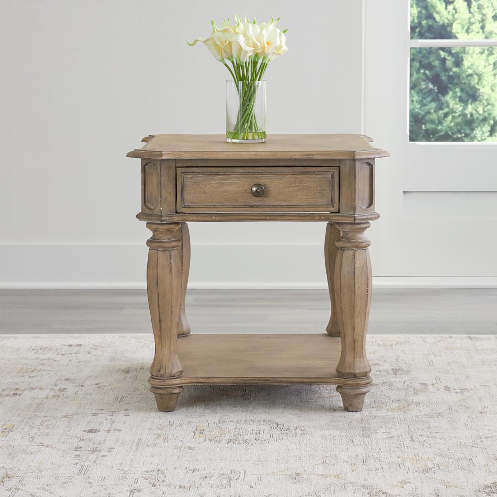 Magnolia Manor End Table. Picture 1