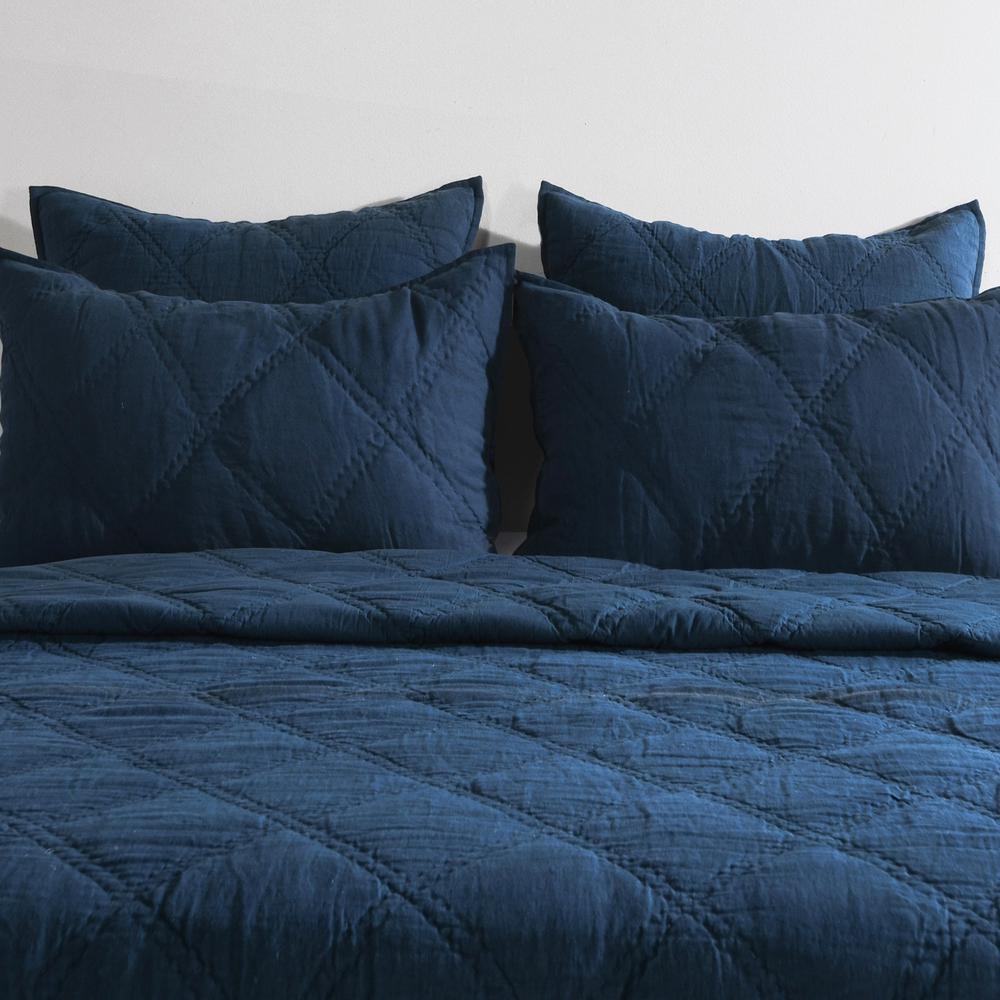 Linen Midnight Blue King Quilt by Kosas Home. Picture 4