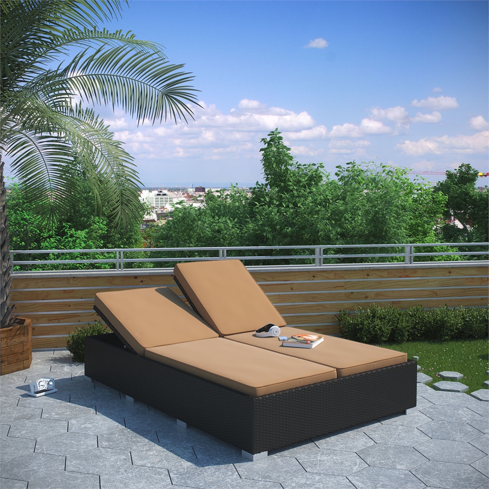 Evince Outdoor Patio Chaise. Picture 3