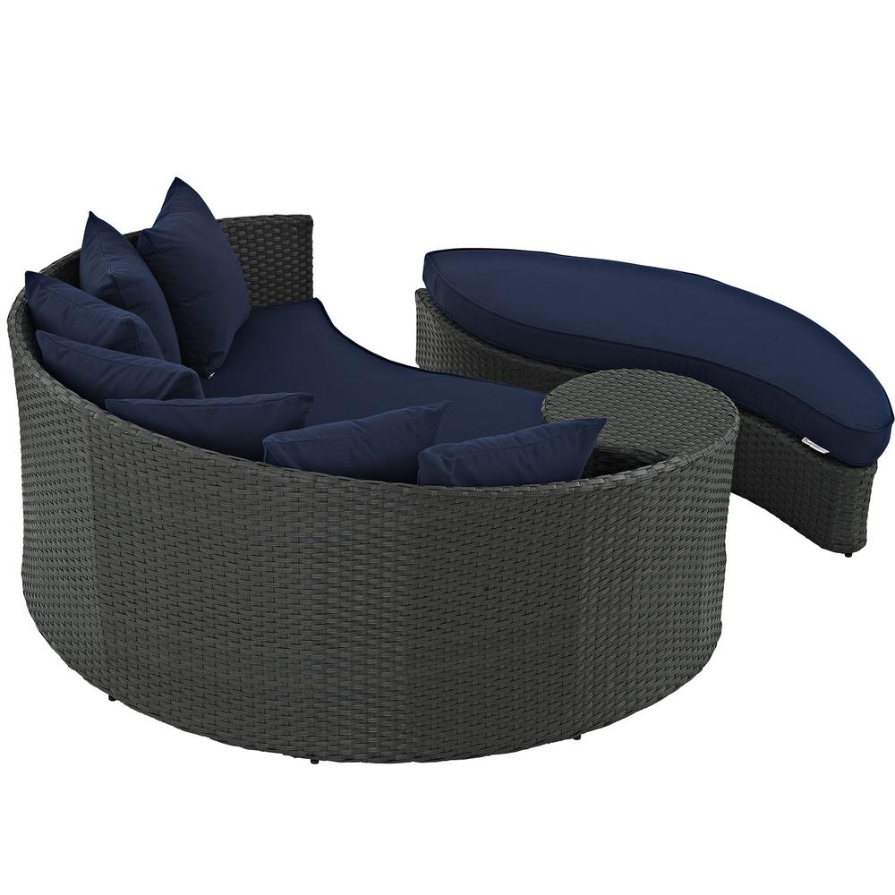 Sojourn Outdoor Patio Sunbrella® Daybed. Picture 3