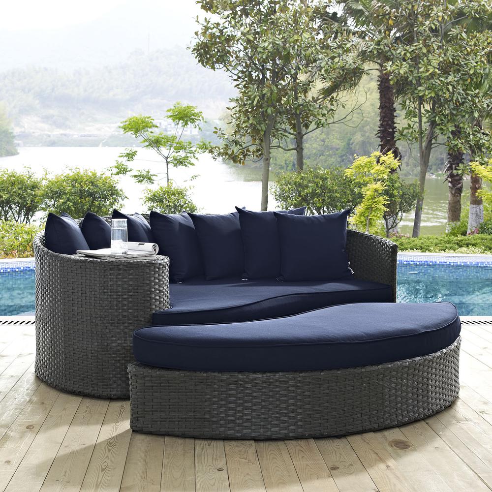 Sojourn Outdoor Patio Sunbrella® Daybed. Picture 5