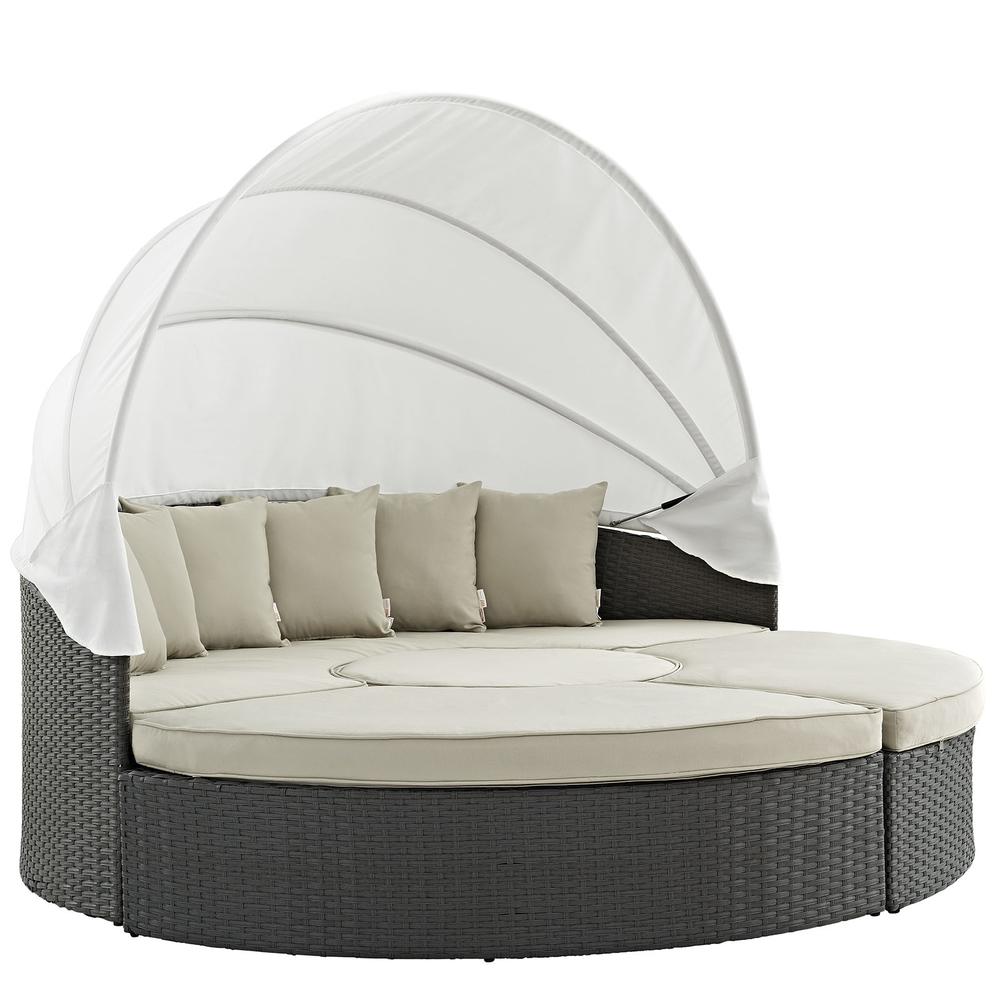 Sojourn Outdoor Patio Sunbrella® Daybed. Picture 1