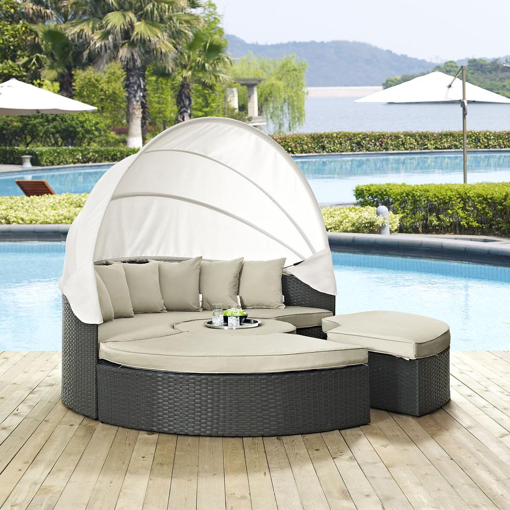 Sojourn Outdoor Patio Sunbrella® Daybed. Picture 7