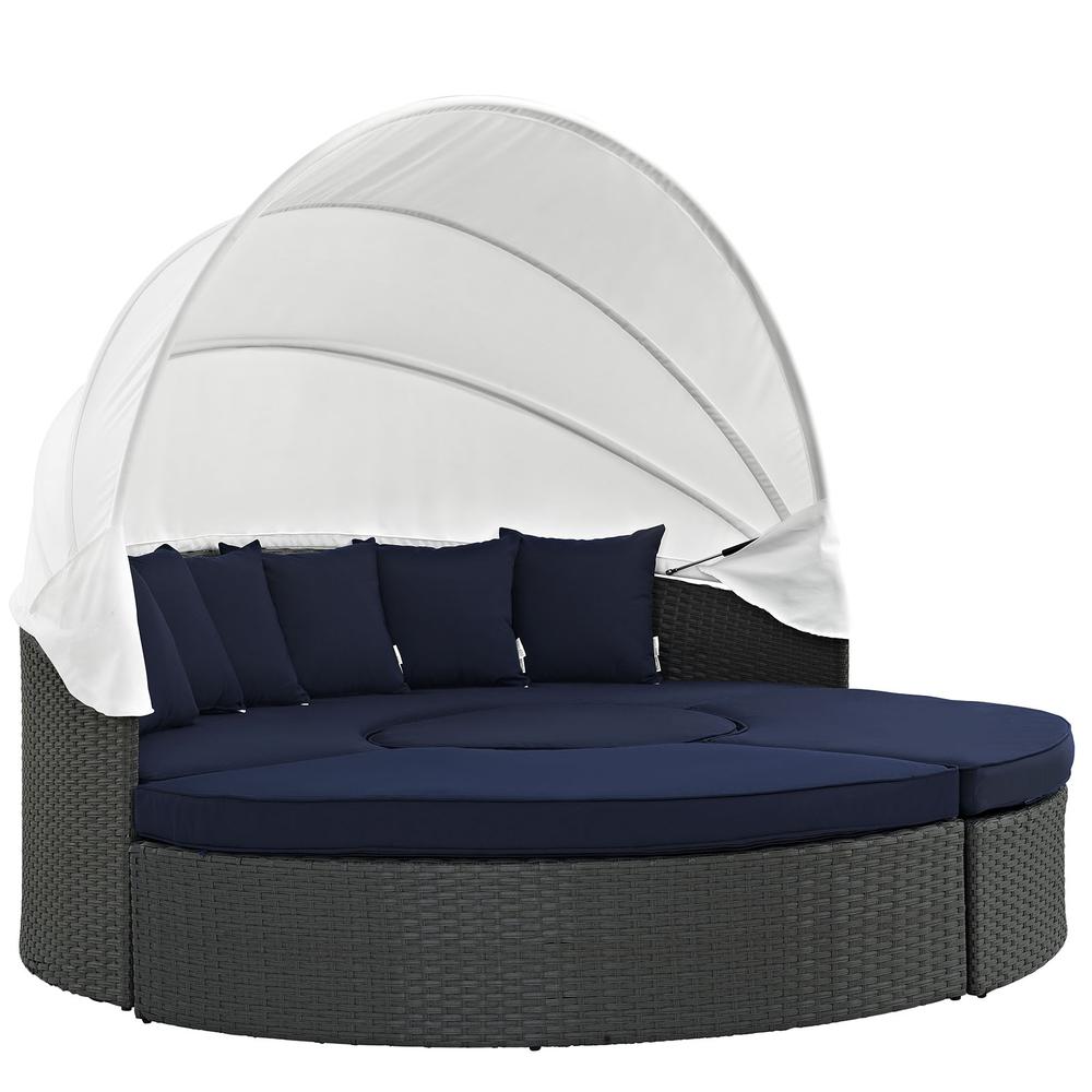 Sojourn Outdoor Patio Sunbrella Daybed. Picture 1