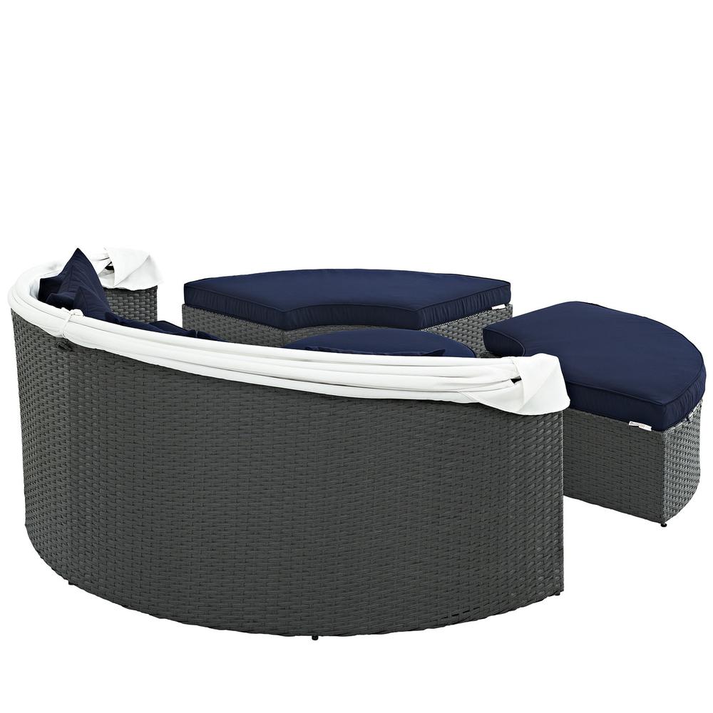 Sojourn Outdoor Patio Sunbrella® Daybed. Picture 4