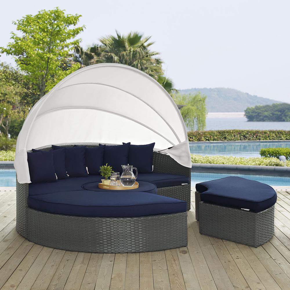 Sojourn Outdoor Patio Sunbrella® Daybed. Picture 6