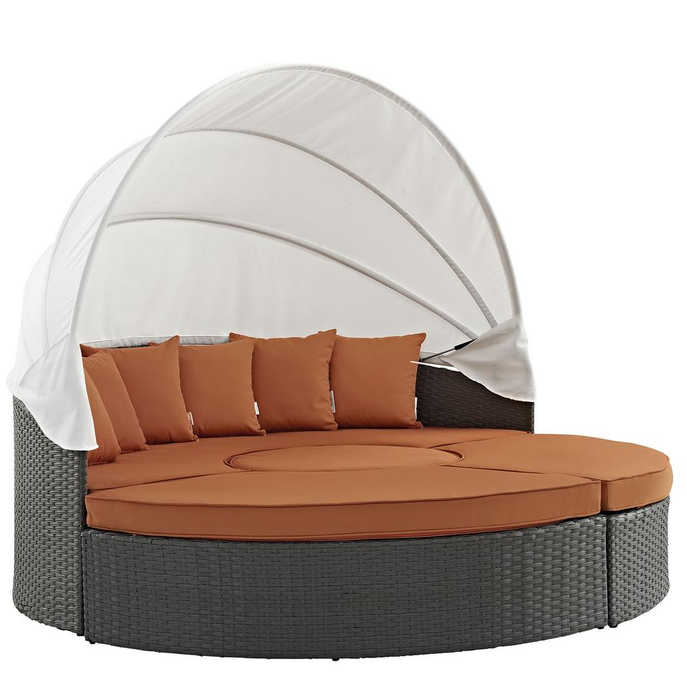 Sojourn Outdoor Patio Sunbrella® Daybed. Picture 1