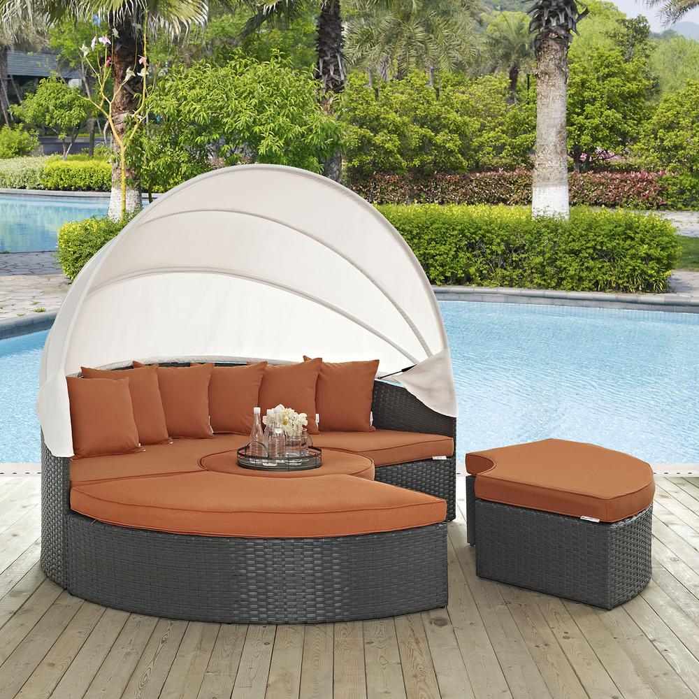 Sojourn Outdoor Patio Sunbrella Daybed. Picture 6