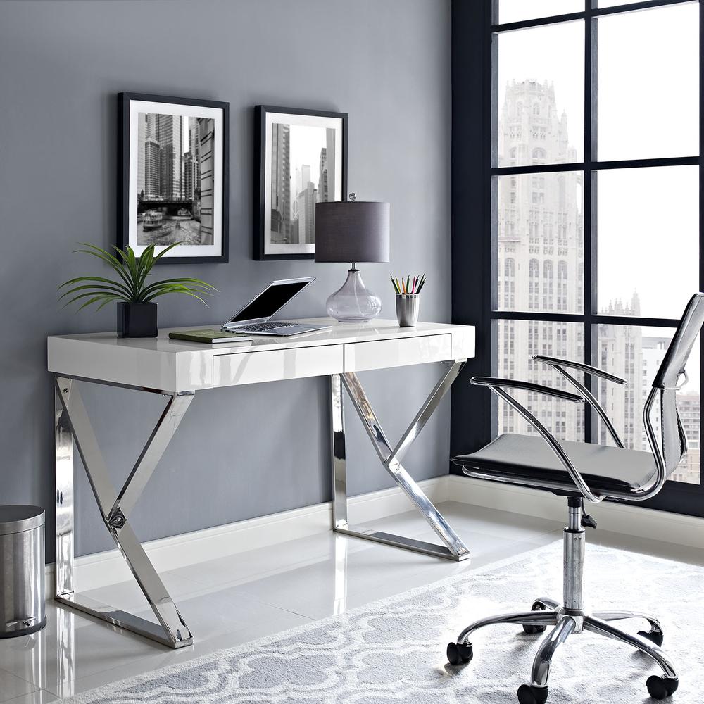 Adjacent Desk. Picture 5