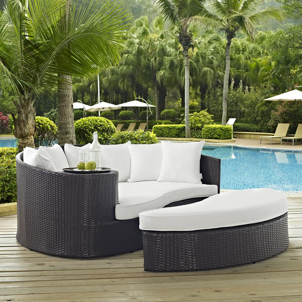 Convene Outdoor Patio Daybed. Picture 5