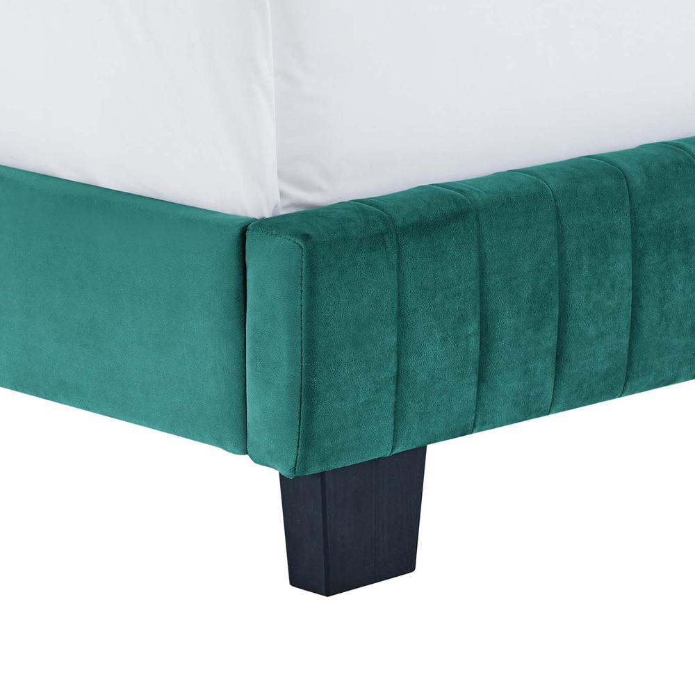 Celine Channel Tufted Performance Velvet Queen Bed. Picture 3