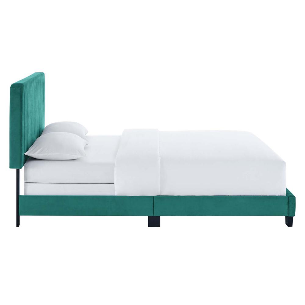 Celine Channel Tufted Performance Velvet Queen Bed. Picture 4