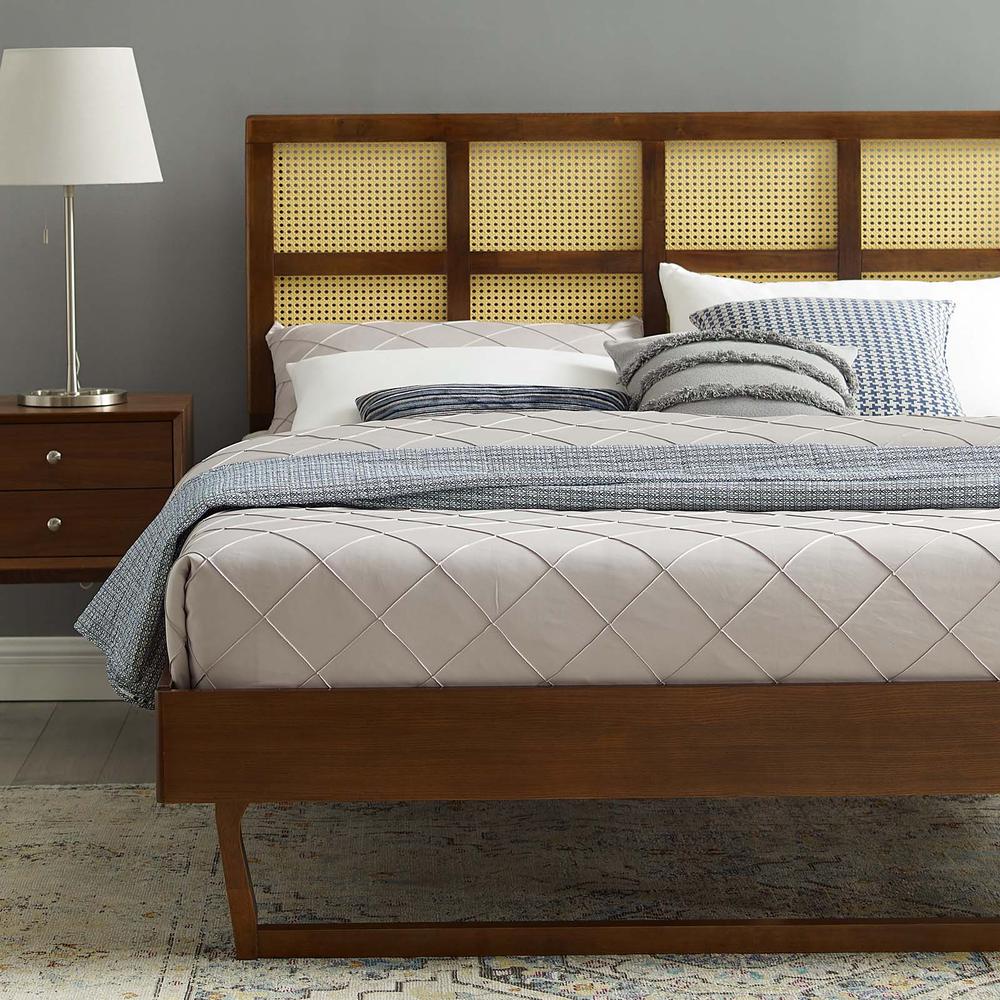 Sidney Cane and Wood Queen Platform Bed With Angular Legs. Picture 8