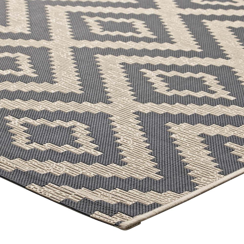 Jagged Geometric Diamond Trellis 5x8 Indoor and Outdoor Area Rug. Picture 4